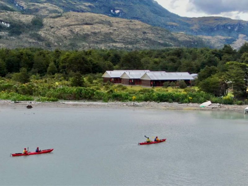 Kayak_Balmaceda_Lodge